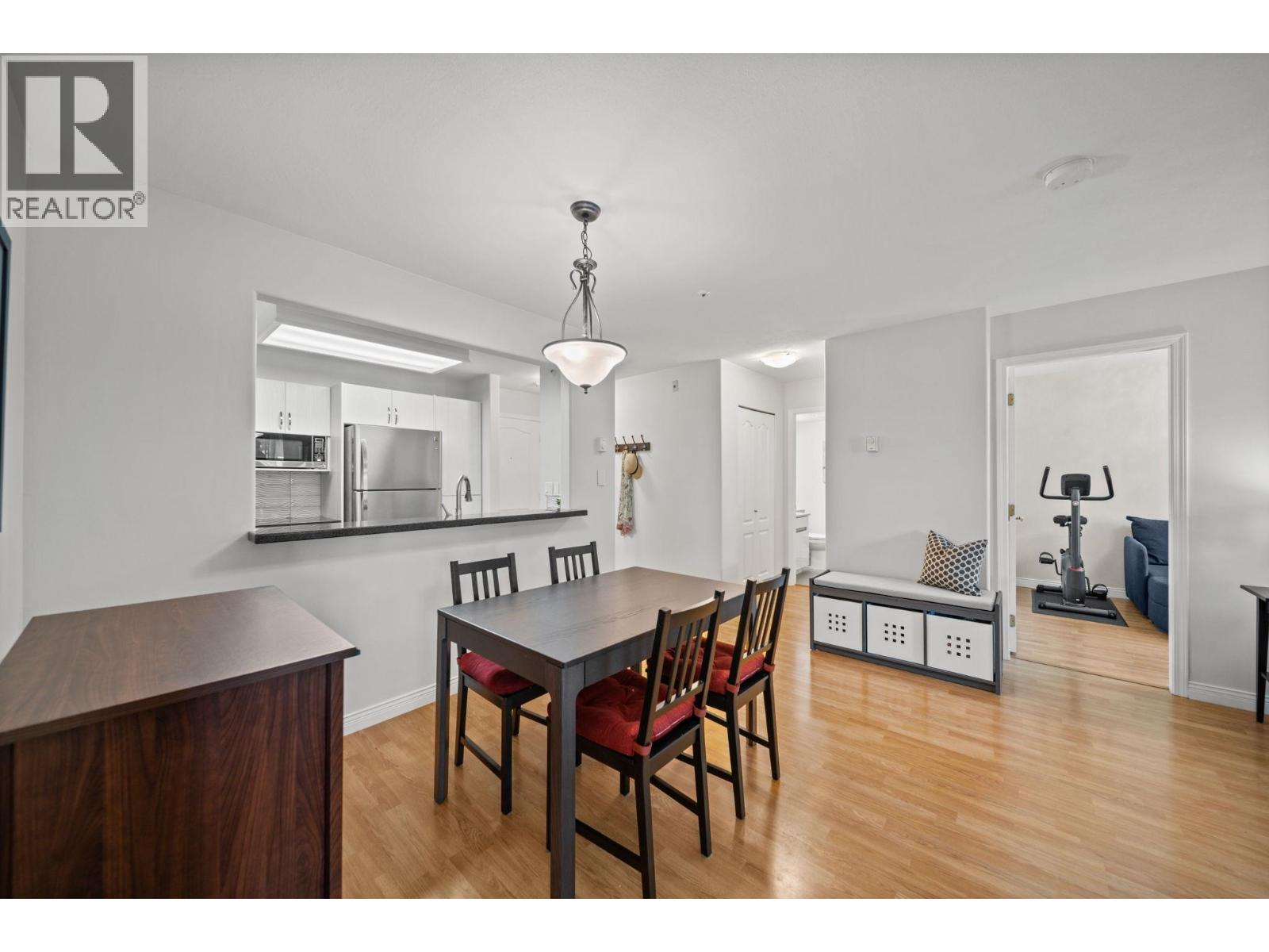 302 6745 Station Hill Court, Burnaby, British Columbia  V3N 4Z4 - Photo 4 - R3174911
