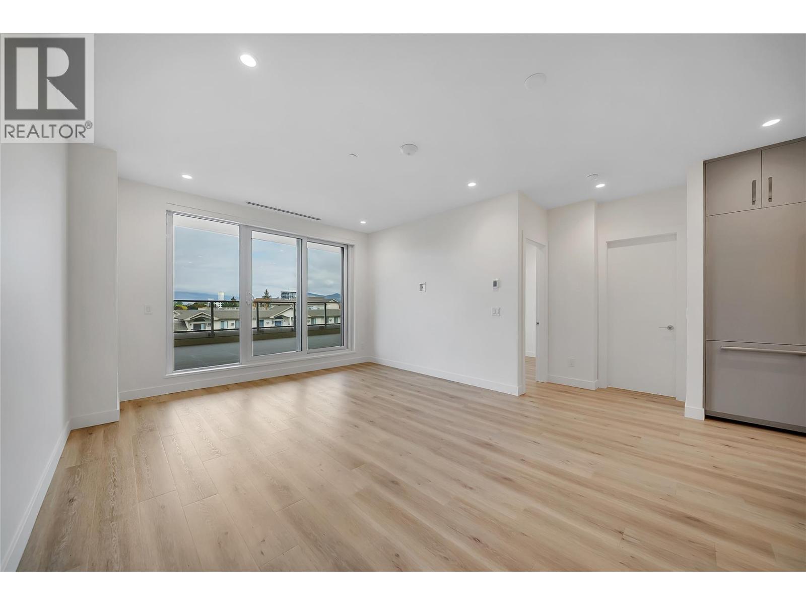 3300 Lakeshore Drive Unit# 418
