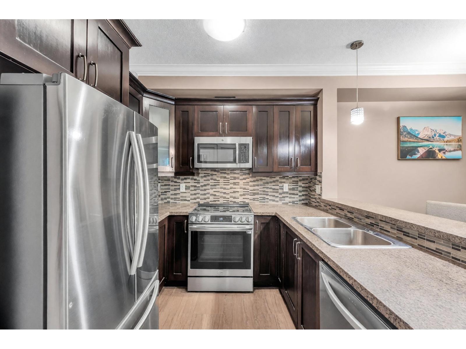420 13897 Fraser Highway, Surrey, British Columbia  V3T 0G8 - Photo 2 - R3175016