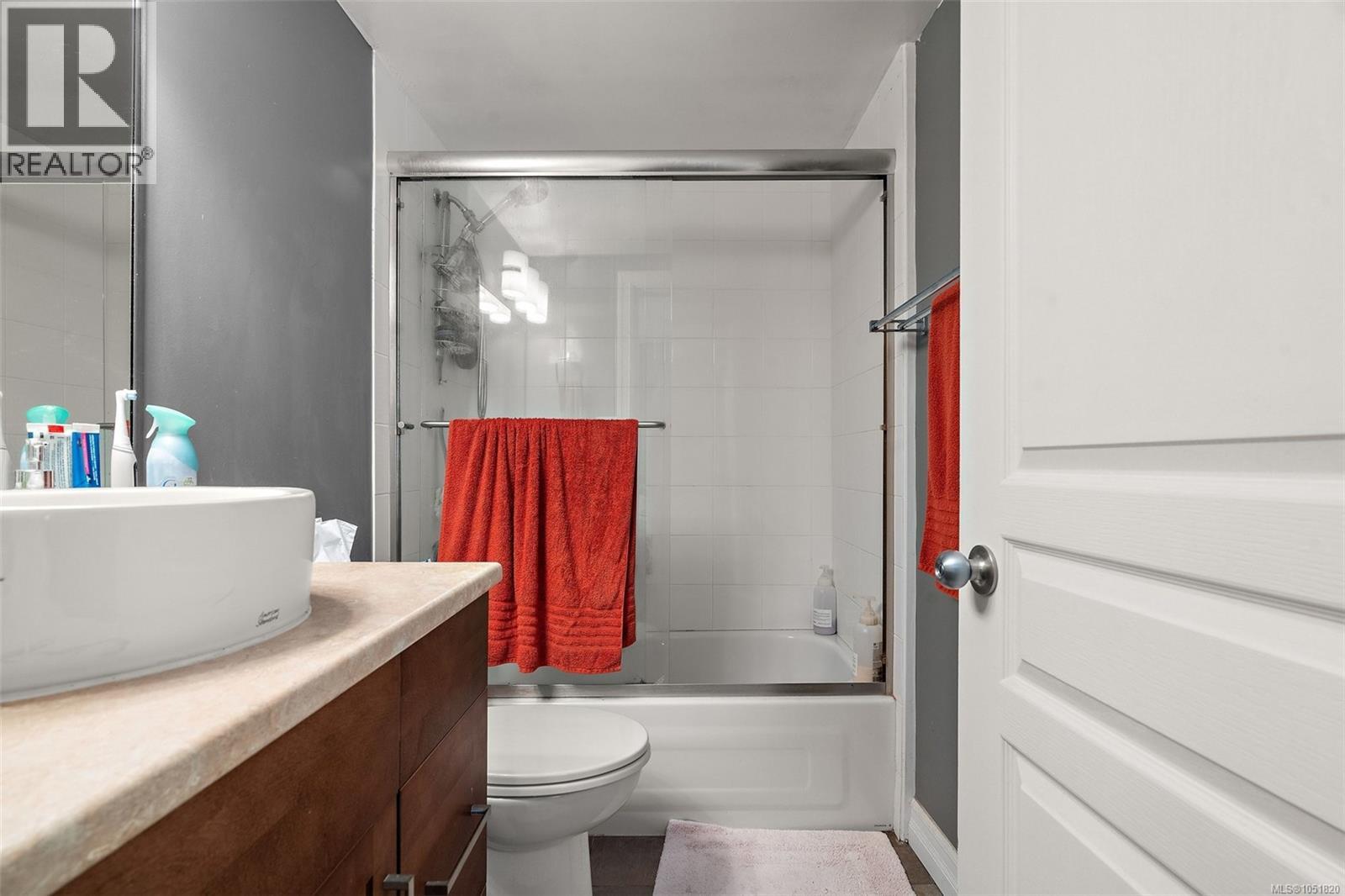 4086 Quadra St