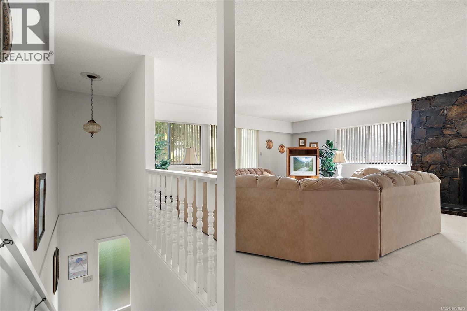 4086 Quadra St