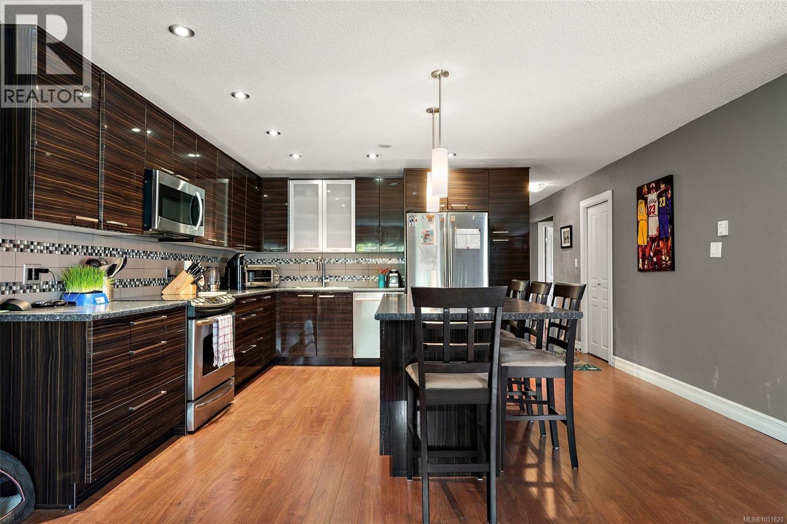 4086 Quadra St