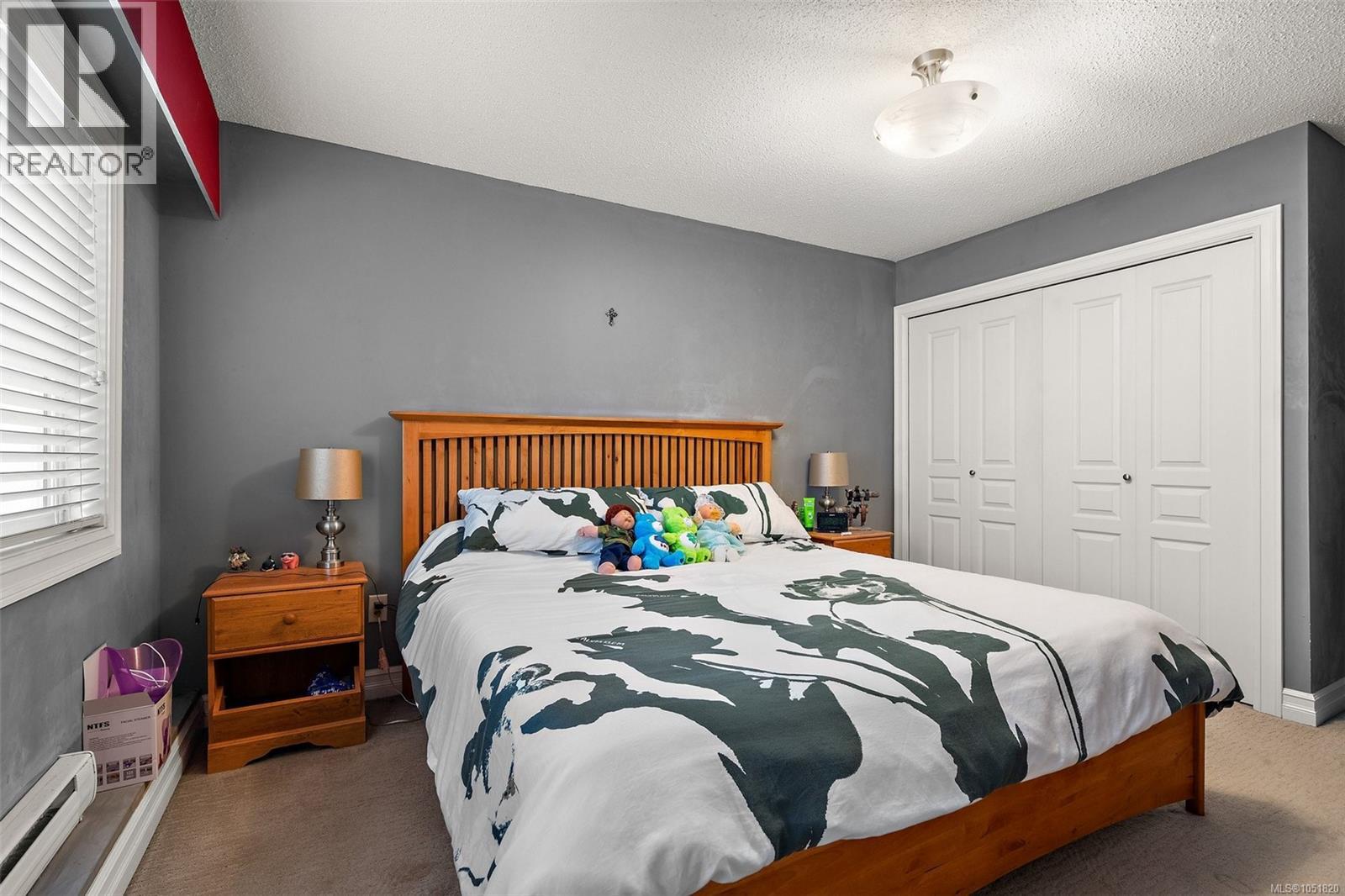 4086 Quadra St