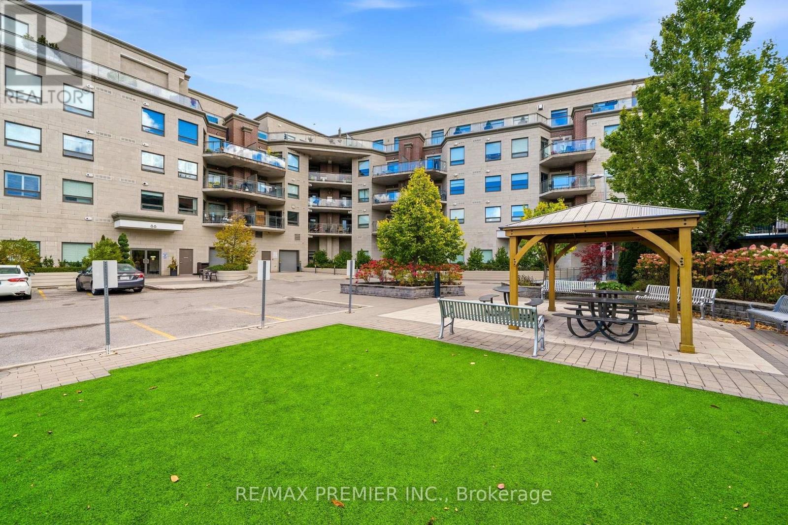 303 - 86 Woodbridge Avenue, Vaughan, Ontario  L4L 1L3 - Photo 3 - N14029556