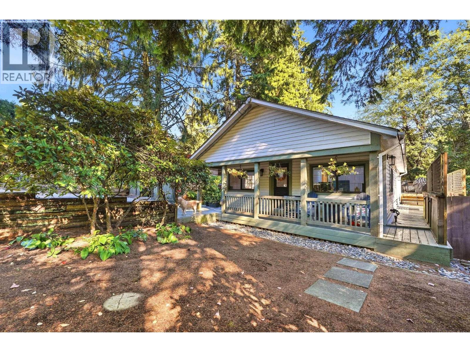 1720 Deep Cove Road, North Vancouver, British Columbia  V7G 1S5 - Photo 4 - R3174757