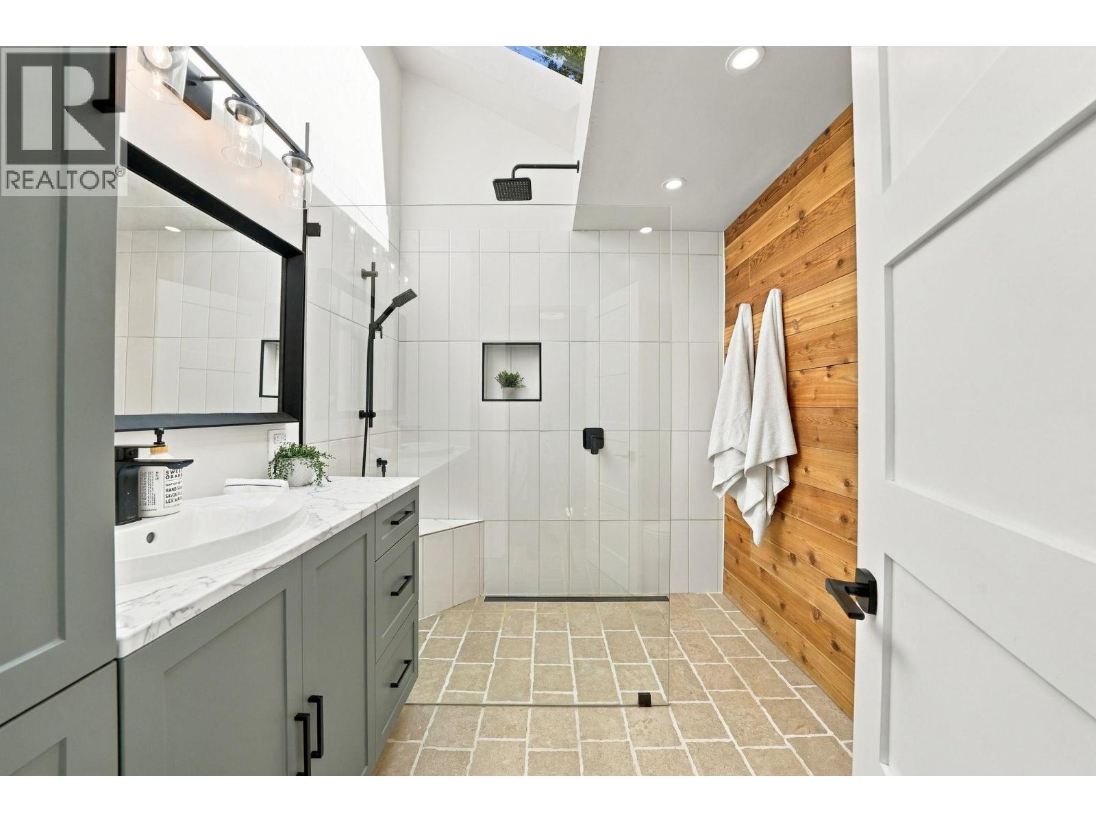 1720 Deep Cove Road, North Vancouver, British Columbia  V7G 1S5 - Photo 14 - R3174757