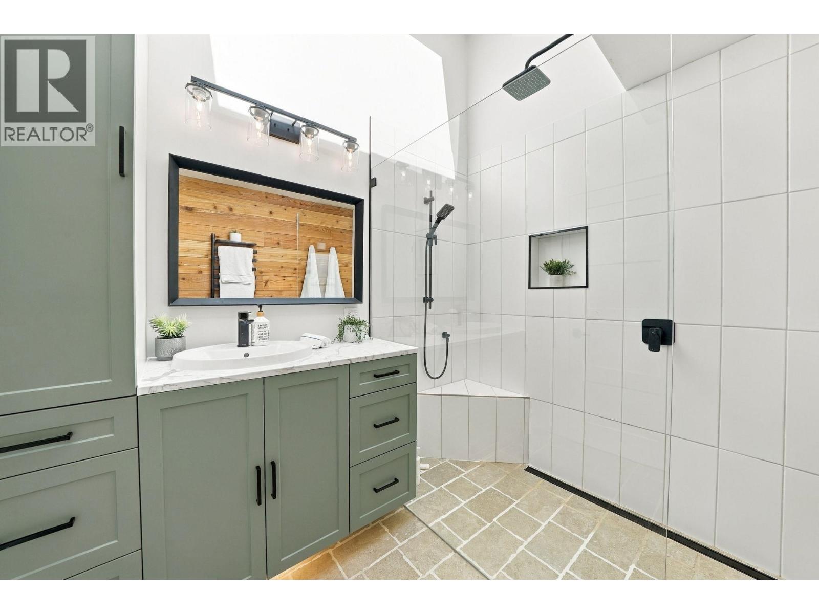 1720 Deep Cove Road, North Vancouver, British Columbia  V7G 1S5 - Photo 15 - R3174757