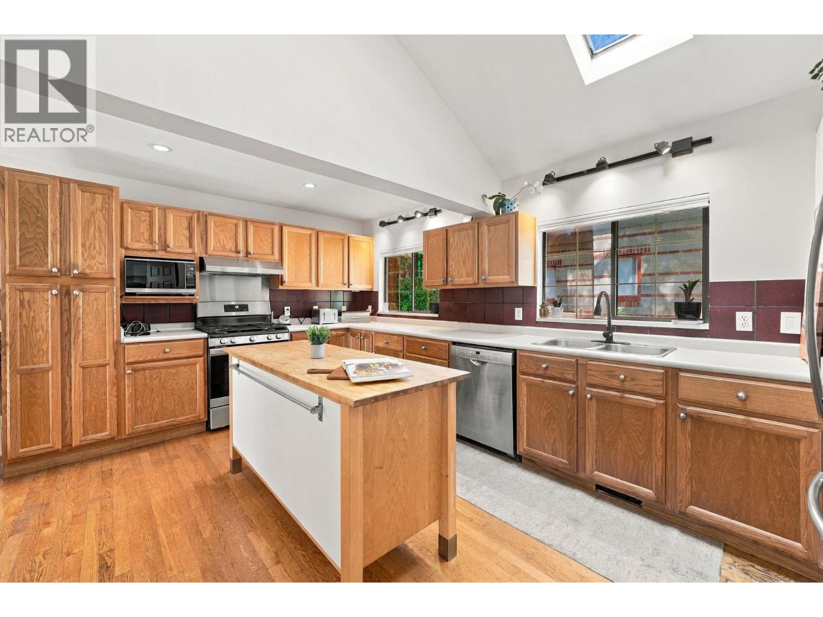 1720 Deep Cove Road, North Vancouver, British Columbia  V7G 1S5 - Photo 12 - R3174757
