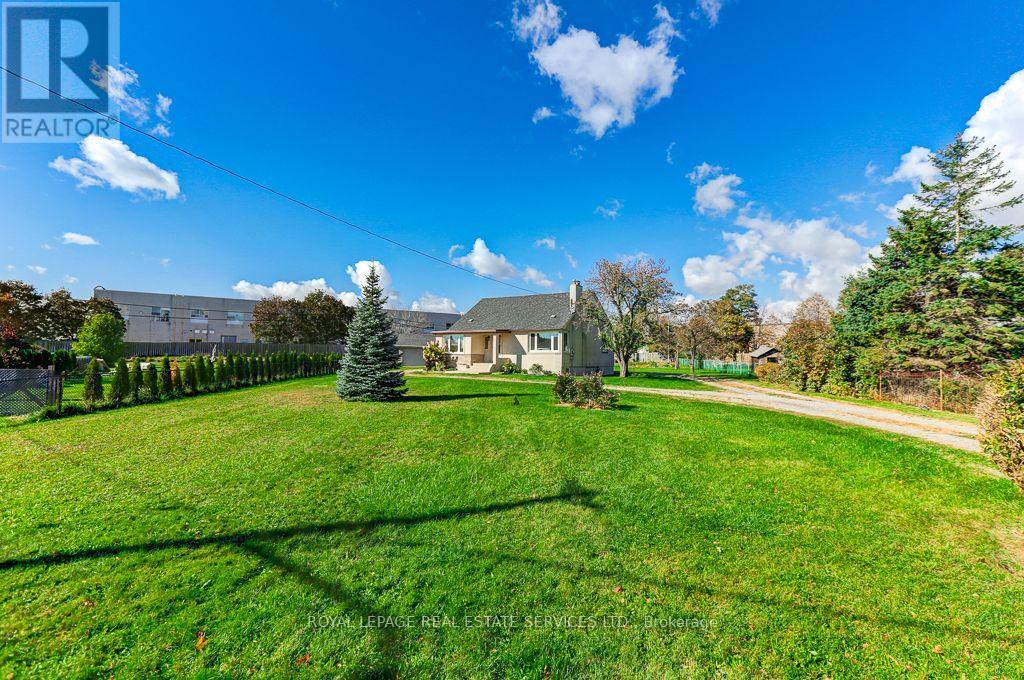 Main - 1695 Coram Crescent, Mississauga, Ontario  L4X 1L1 - Photo 2 - W14029582