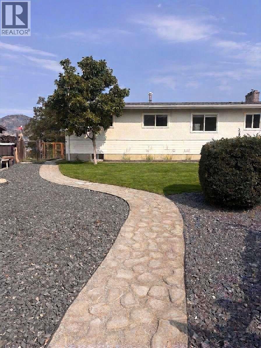 725 Ross Avenue, Penticton, British Columbia  V2A 3A5 - Photo 2 - 10403528