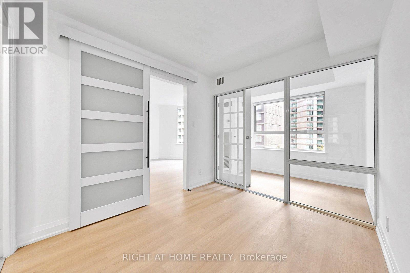 909 - 44 Gerrard Street W, Toronto, Ontario  M5G 2K2 - Photo 18 - C14028812