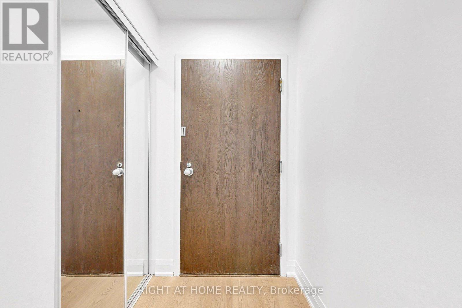 909 - 44 Gerrard Street W, Toronto, Ontario  M5G 2K2 - Photo 6 - C14028812