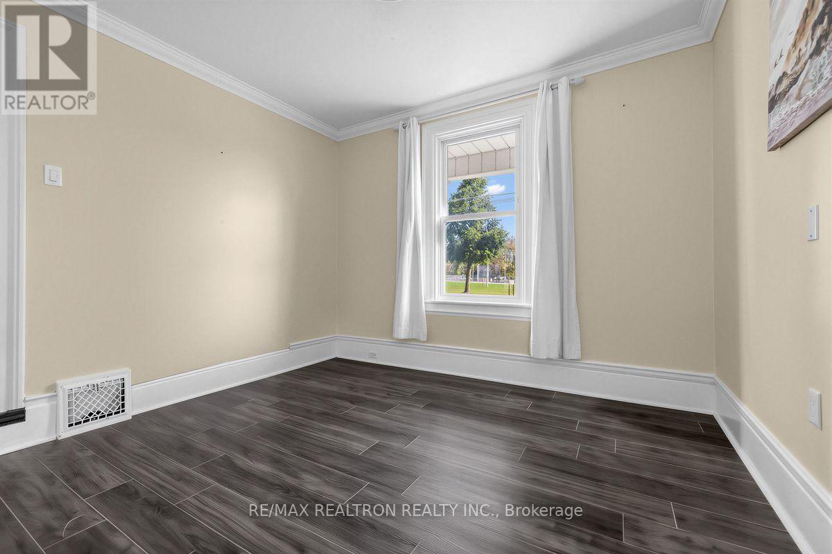 52 Parkside Drive, Barrie, Ontario  L4N 1W9 - Photo 13 - S14028636