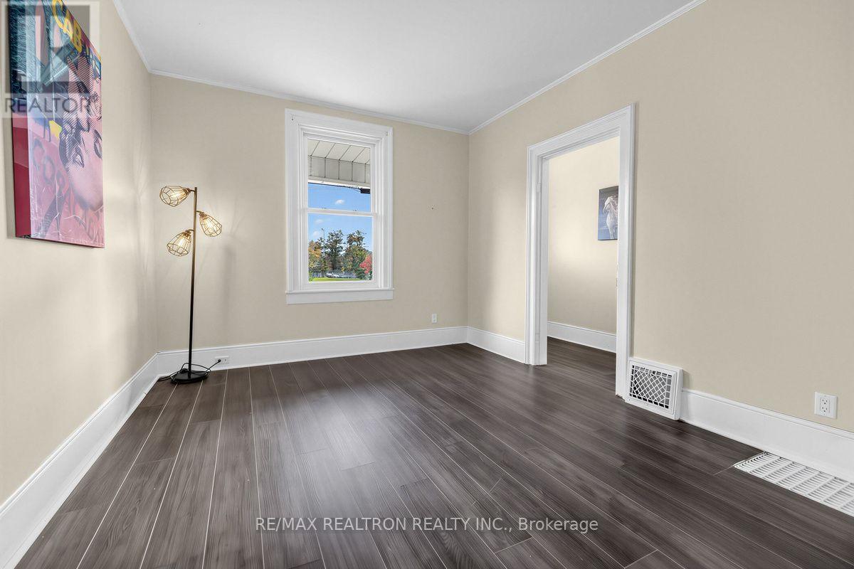 52 Parkside Drive, Barrie, Ontario  L4N 1W9 - Photo 5 - S14028636