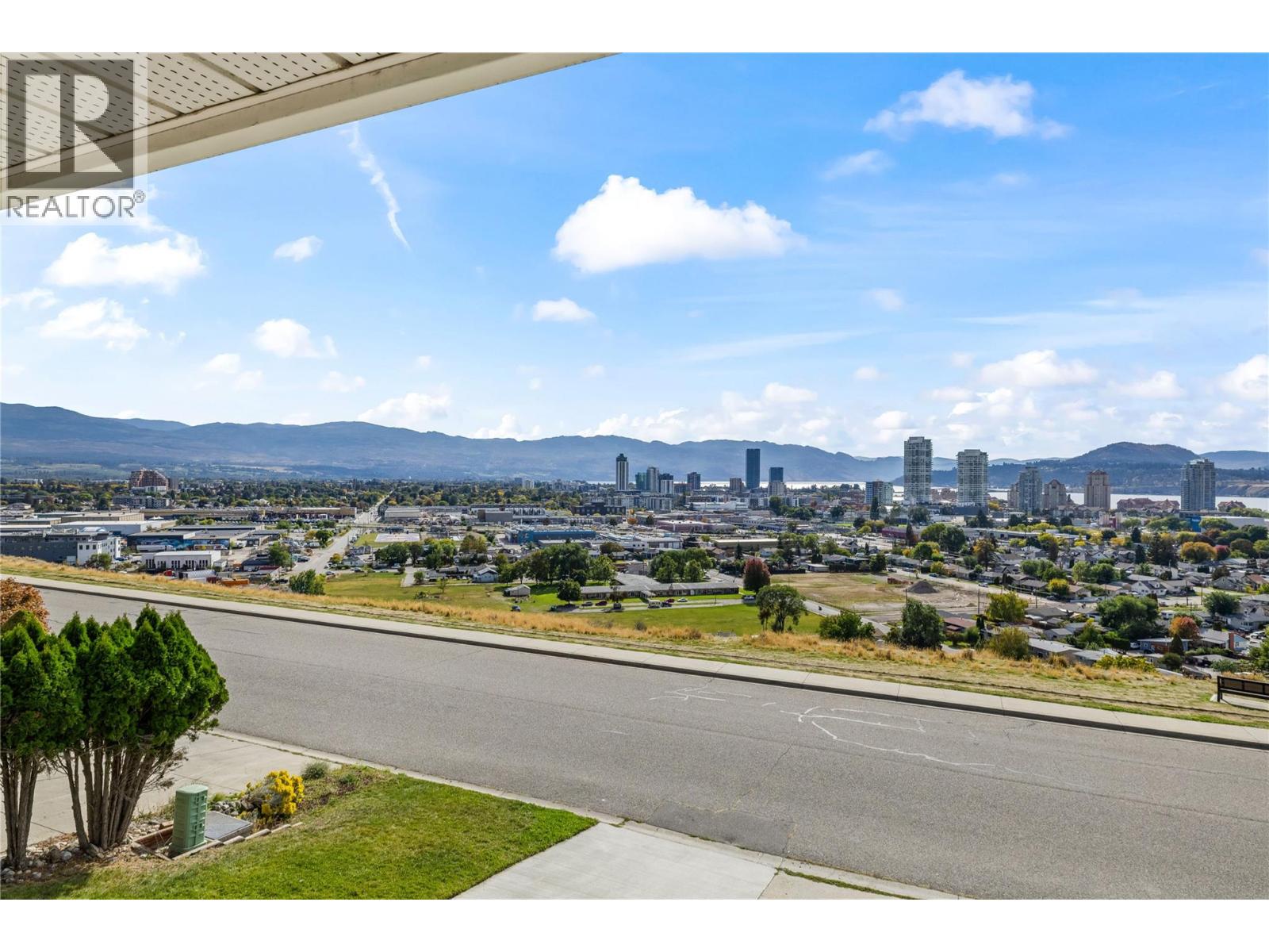 657 Royal View Drive, Kelowna, British Columbia  V1Y 9K5 - Photo 33 - 10402296