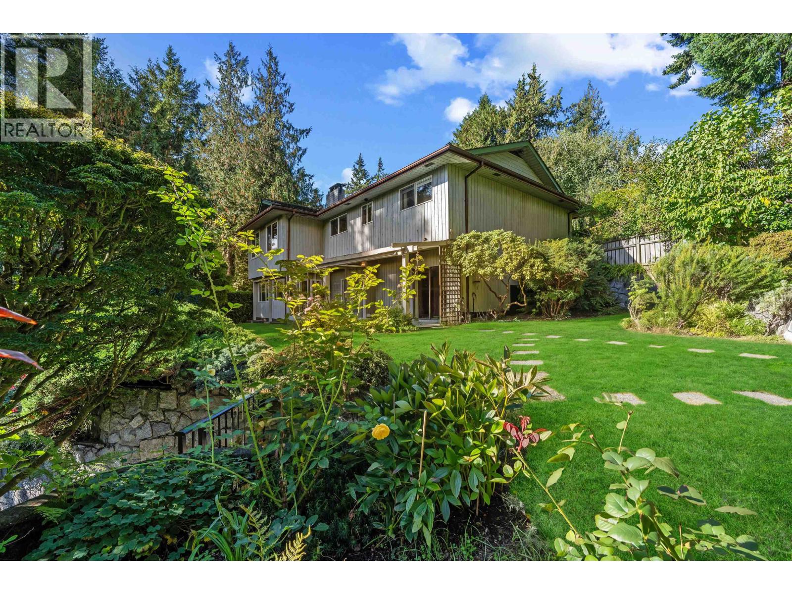 6250 SUMMIT AVENUE, West Vancouver, British Columbia