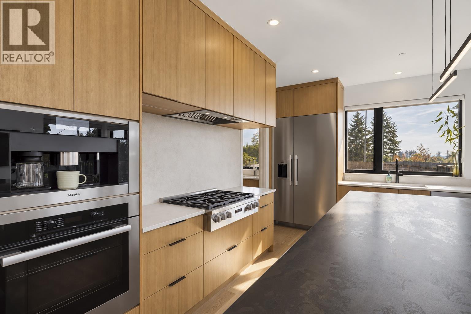 366 W 25th Street, North Vancouver, British Columbia  V7N 2G1 - Photo 11 - R3175049