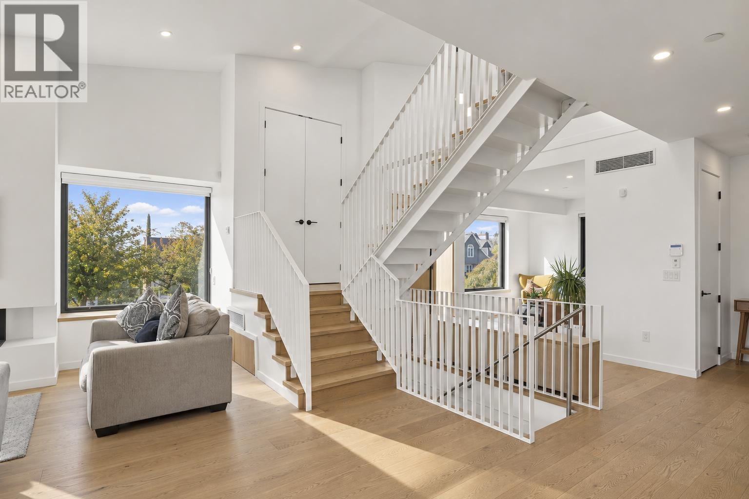 366 W 25th Street, North Vancouver, British Columbia  V7N 2G1 - Photo 6 - R3175049