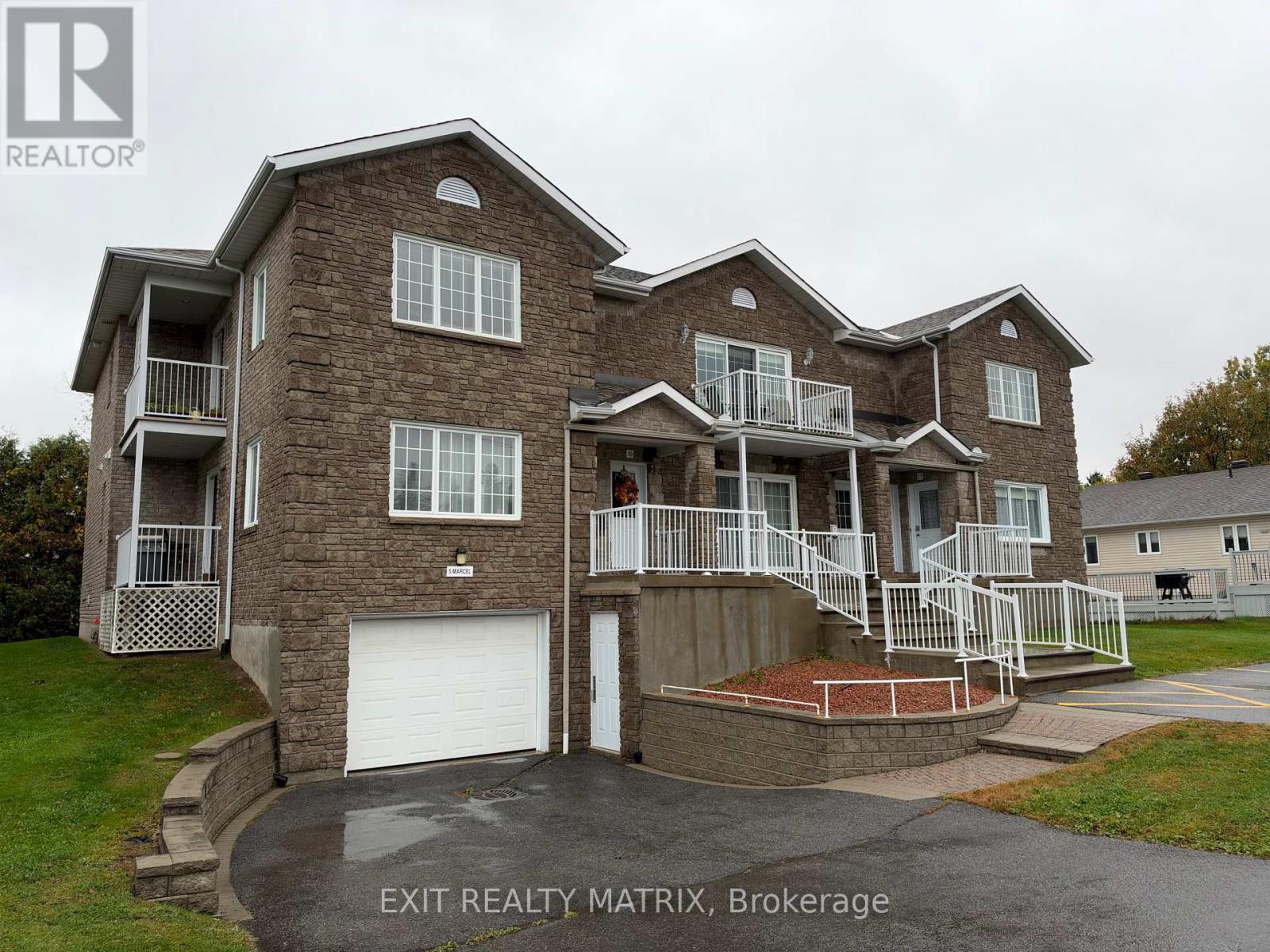 18 - 5 Marcel Street, Russell, Ontario