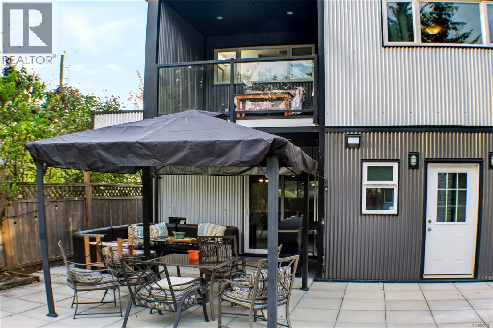 635 Hoffman Ave