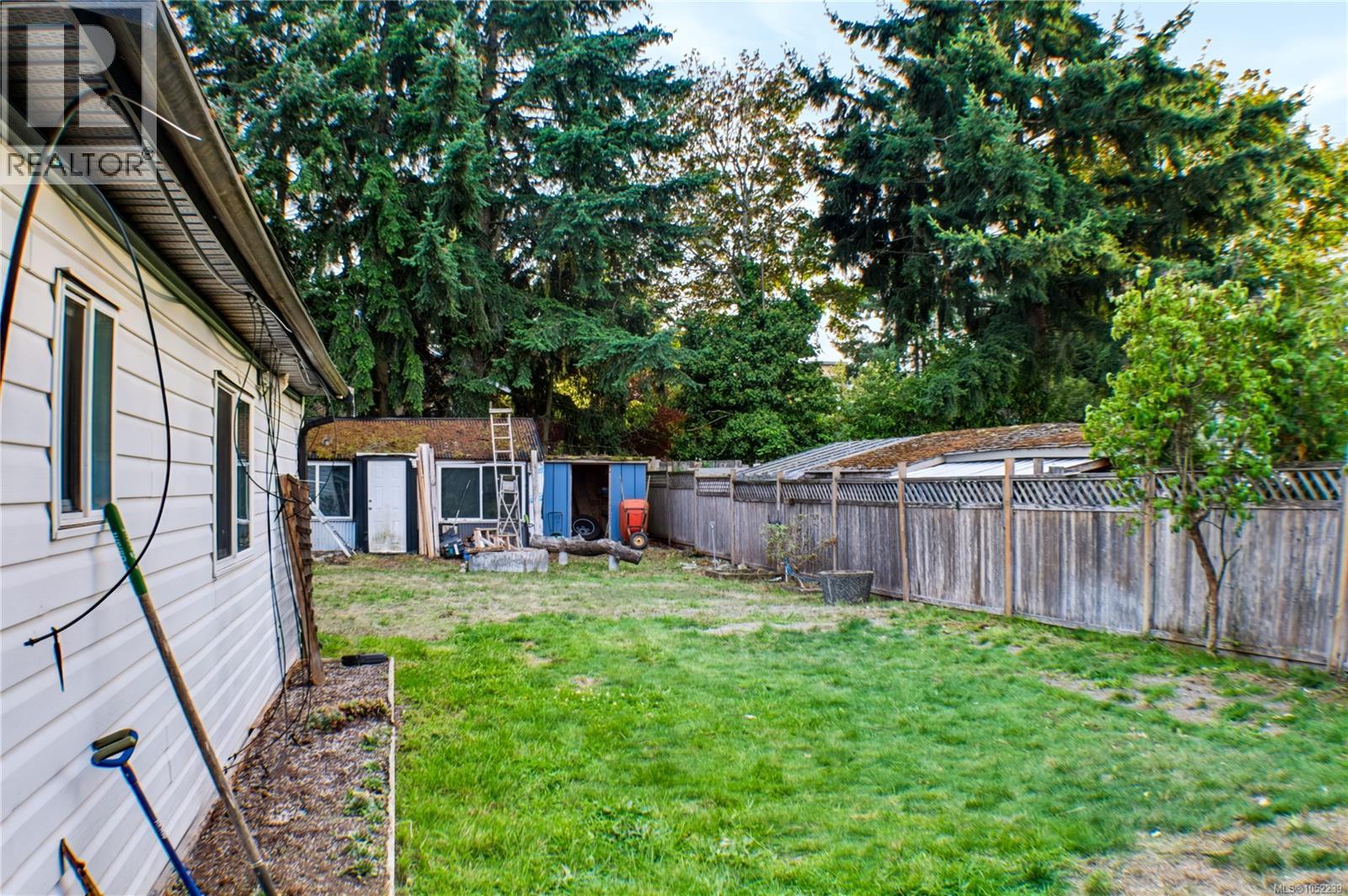 635 Hoffman Ave