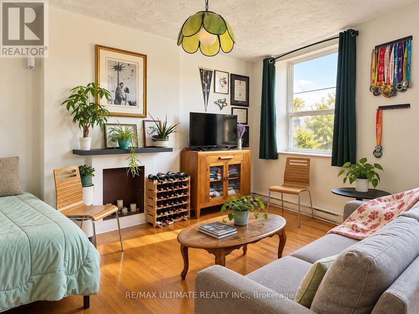 673 College Street, Toronto (Palmerston-Little Italy), Ontario  M6G 1B9 - Photo 8 - C14029640