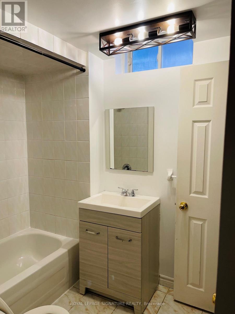 803 Sombrero Way, Mississauga (Meadowvale Village), Ontario  L5W 1S8 - Photo 5 - W14029700