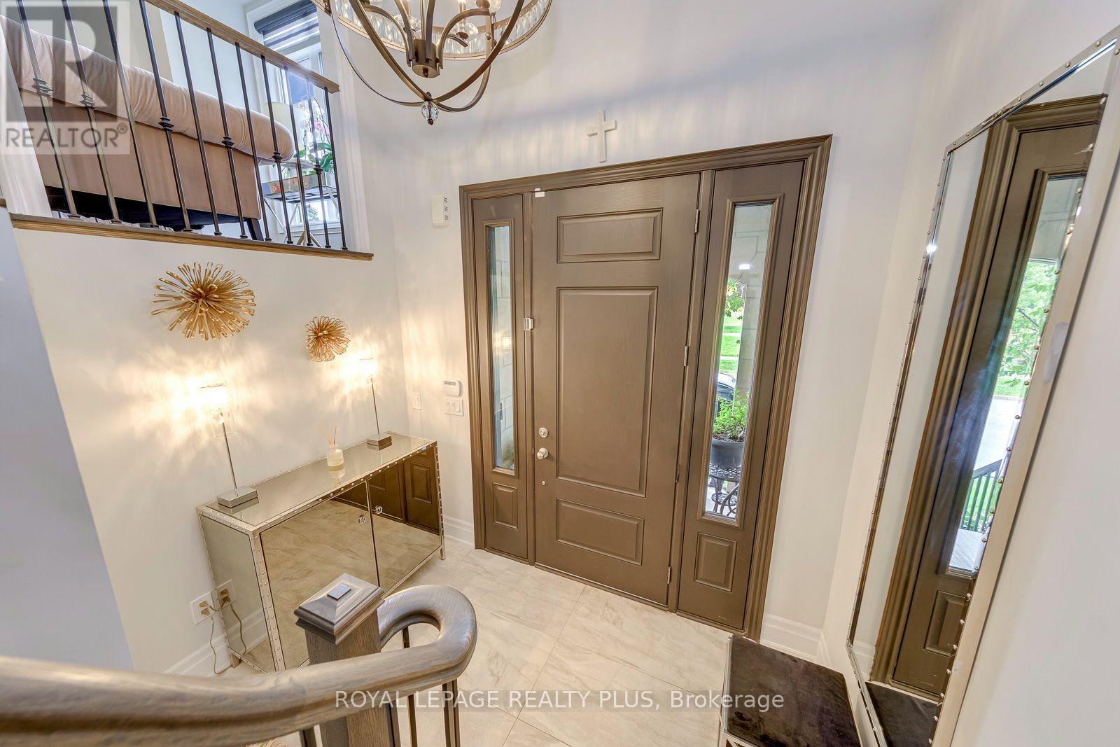 221 Hanover Street, Oakville (Wo West), Ontario  L6K 0G9 - Photo 2 - W14029714