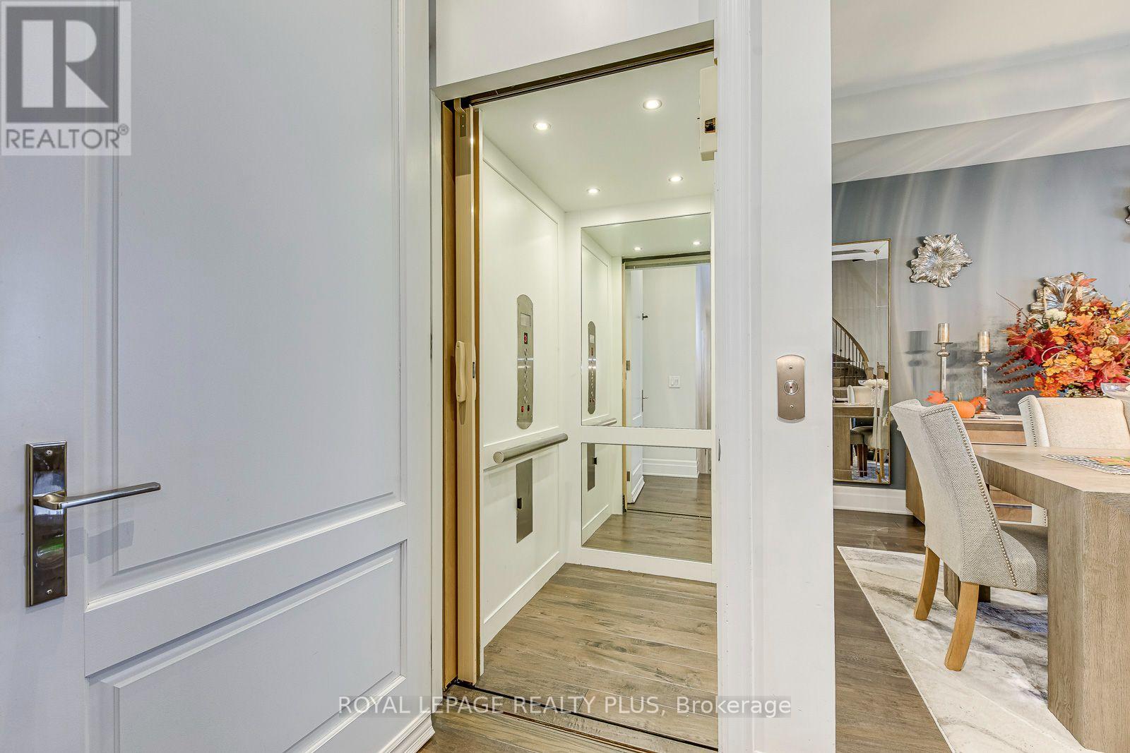 221 Hanover Street, Oakville (Wo West), Ontario  L6K 0G9 - Photo 21 - W14029714