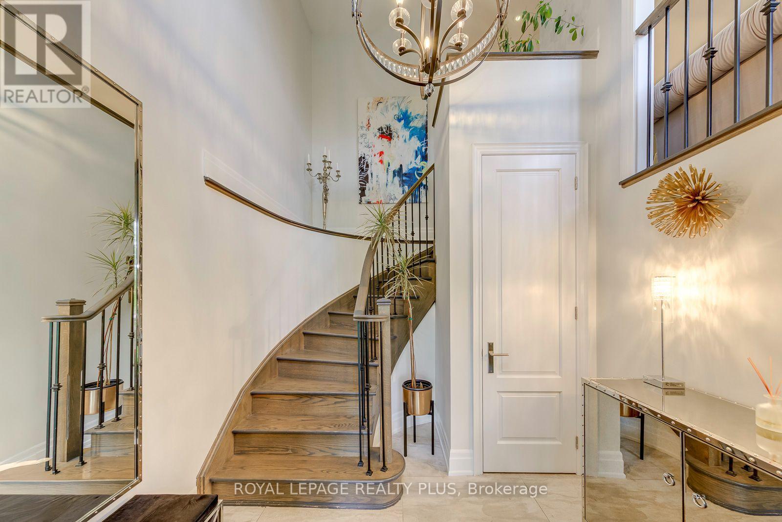 221 Hanover Street, Oakville (Wo West), Ontario  L6K 0G9 - Photo 3 - W14029714