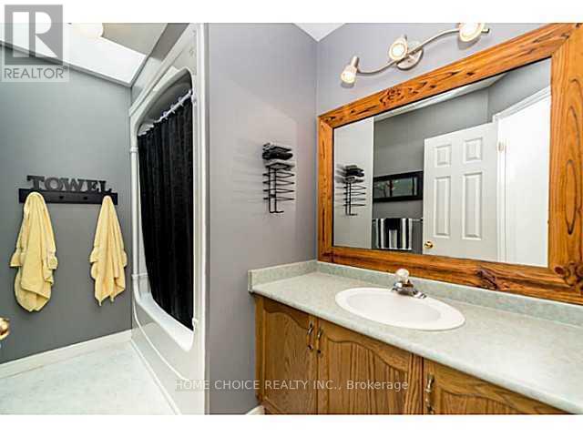 11 Violet Street, Barrie, Ontario  L4N 9N1 - Photo 10 - S13852780