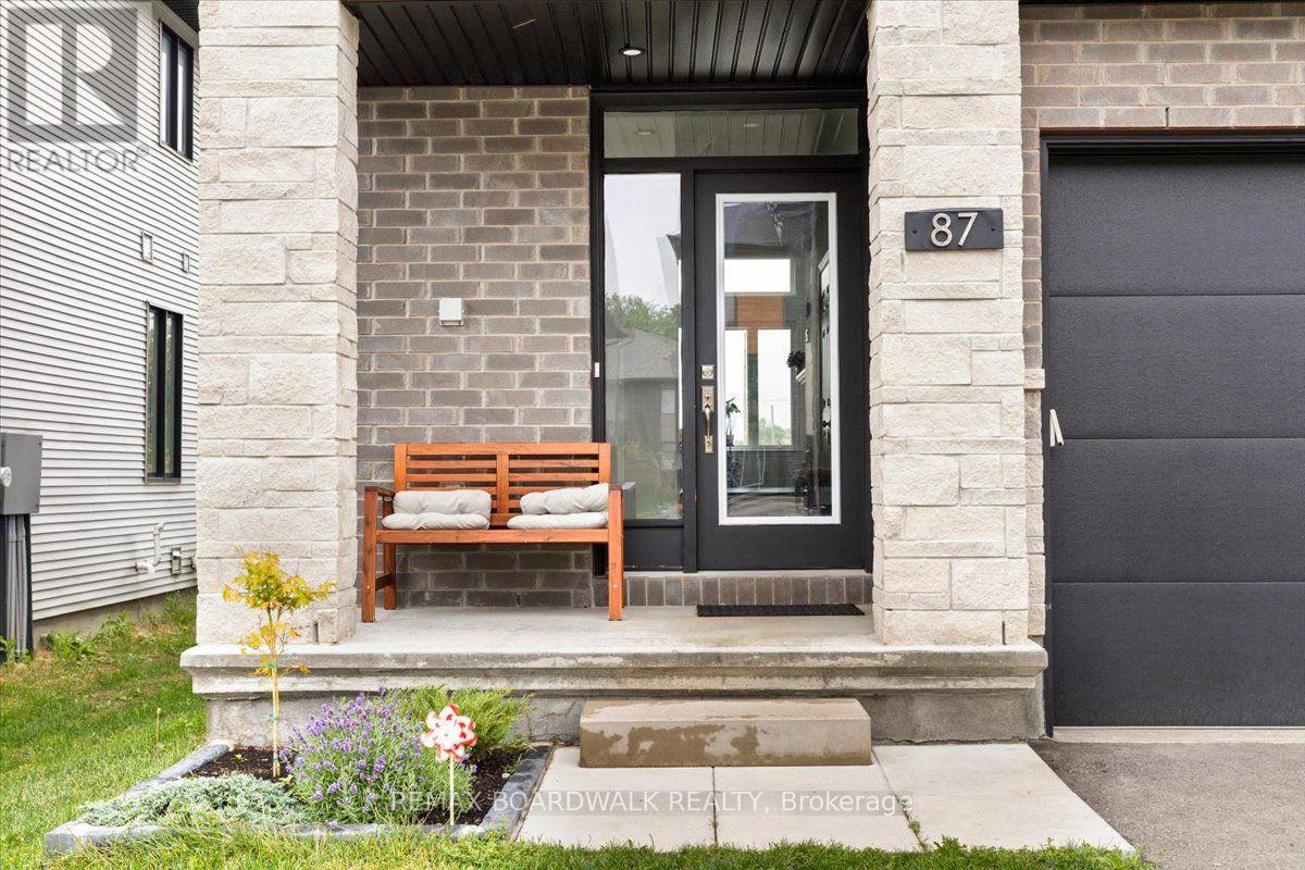87 Canvasback Ridge, Ottawa, Ontario  K4M 0P4 - Photo 2 - X14029744