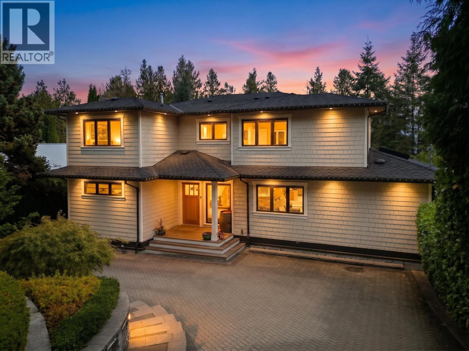 540 BRAND STREET, North Vancouver, British Columbia
