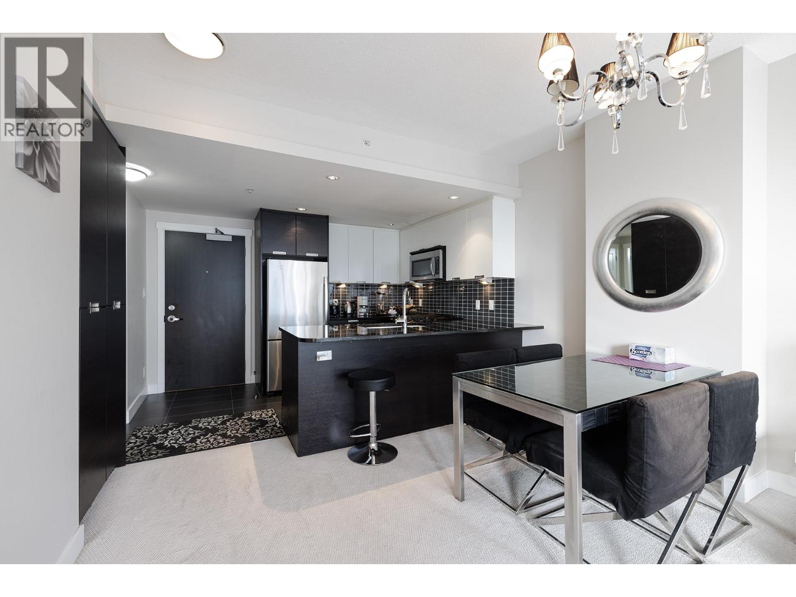 1606 2968 GLEN DRIVE, Coquitlam, British Columbia