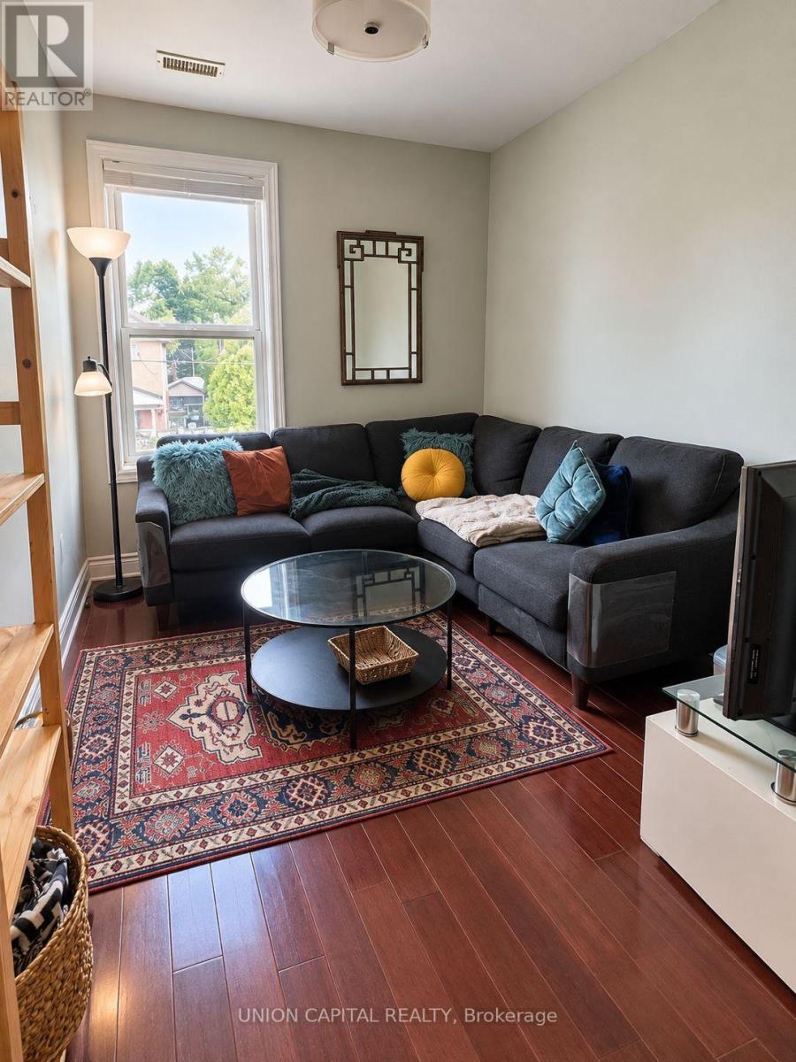 UPPER - 84 RUNNYMEDE ROAD, Toronto, Ontario