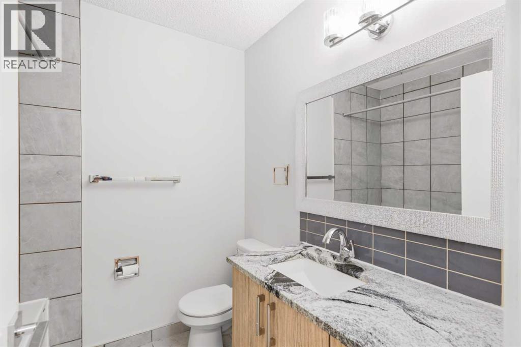 907 / 909 16 Street NE