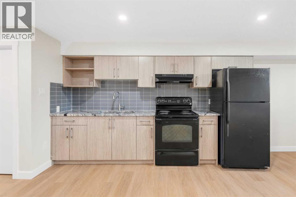 907 / 909 16 Street NE