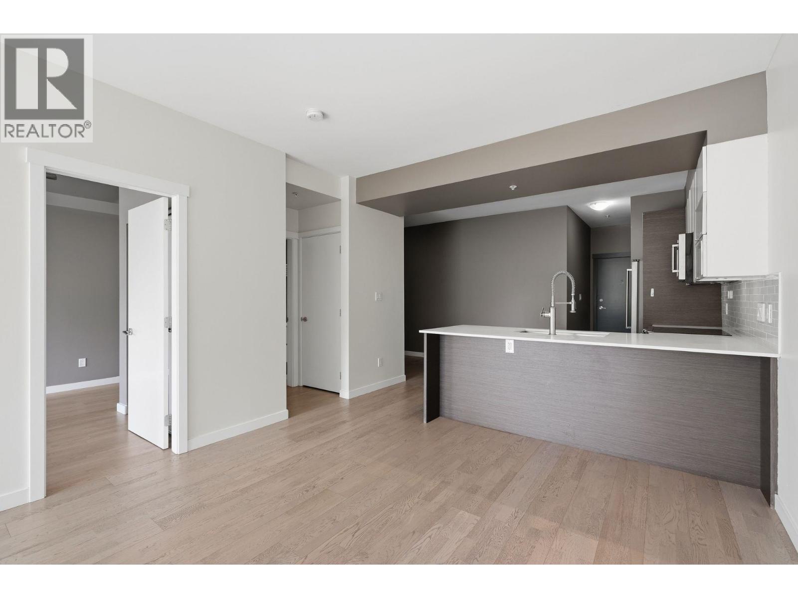 206 2267 Pitt River Road, Port Coquitlam, British Columbia  V3C 1R7 - Photo 2 - R3173802