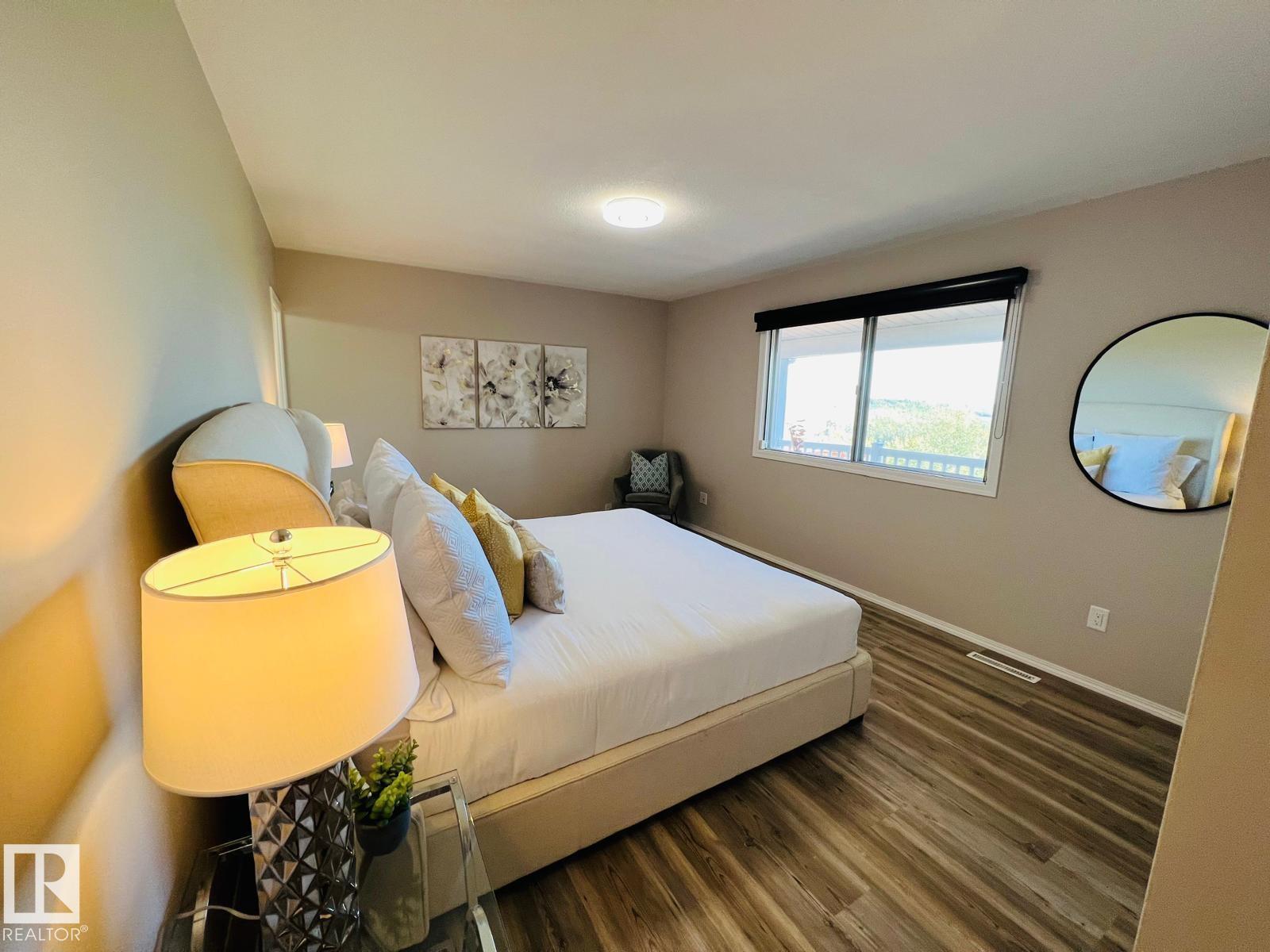 212 GRANDISLE PT NW