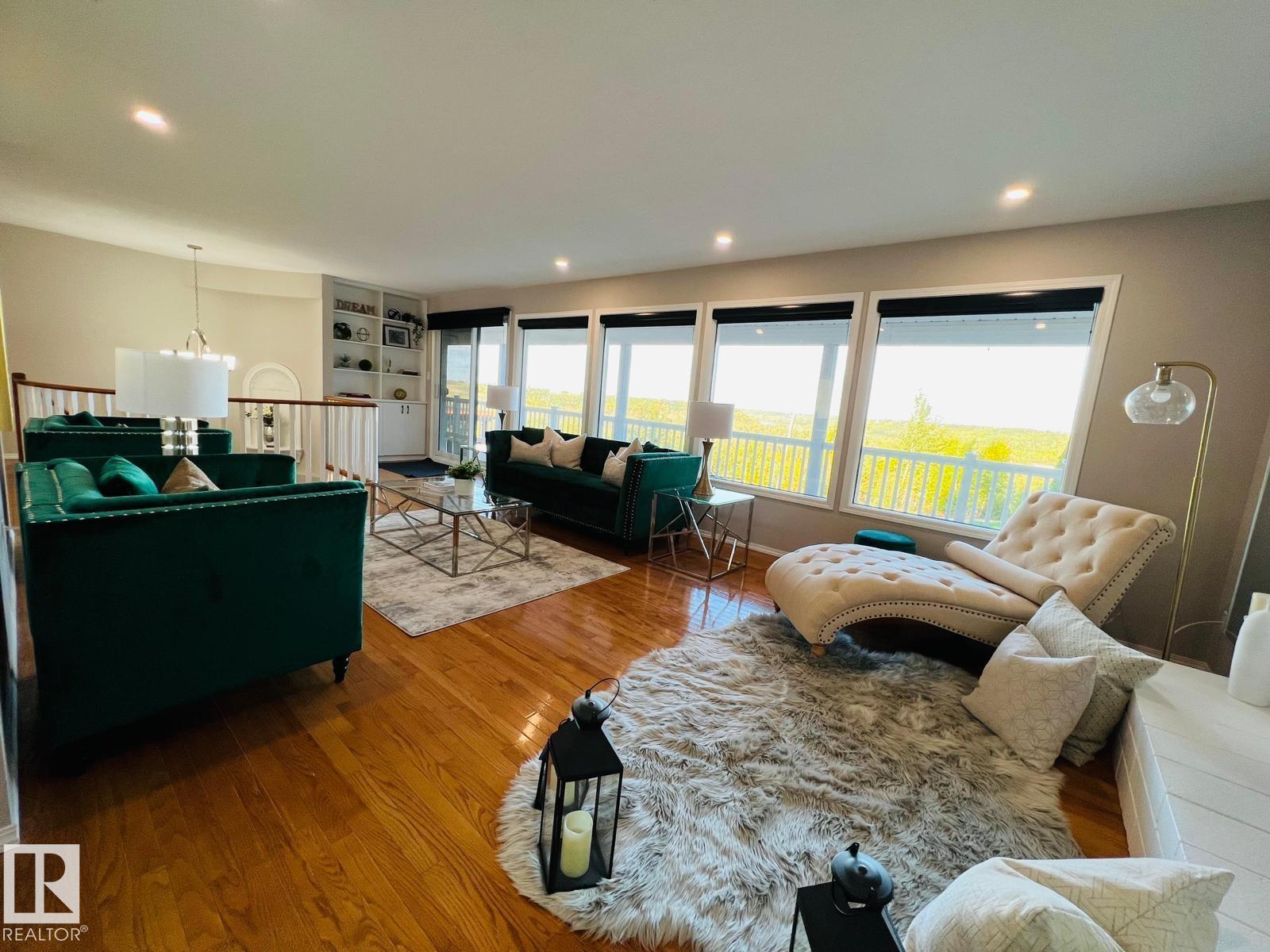 212 GRANDISLE PT NW