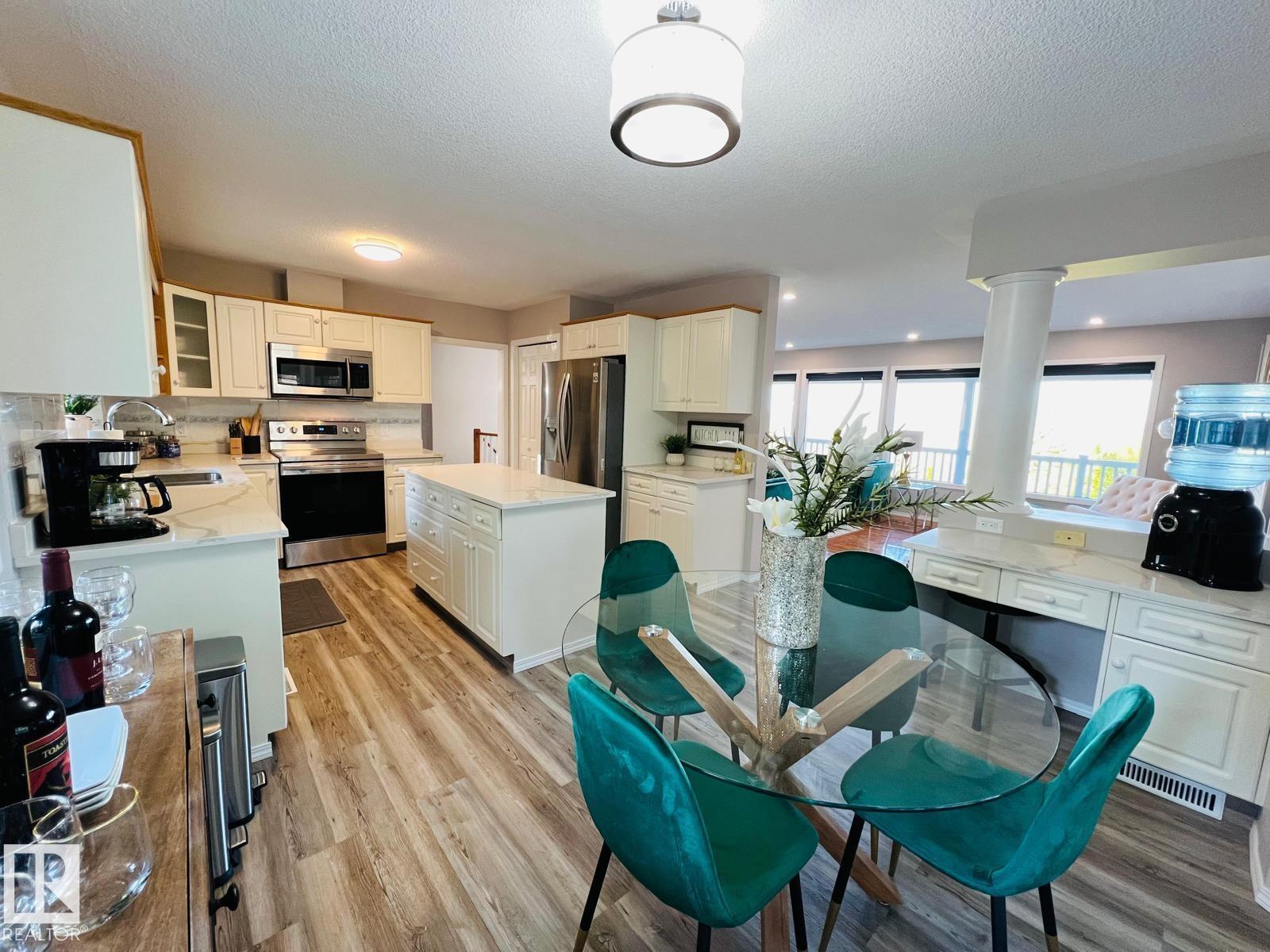 212 GRANDISLE PT NW