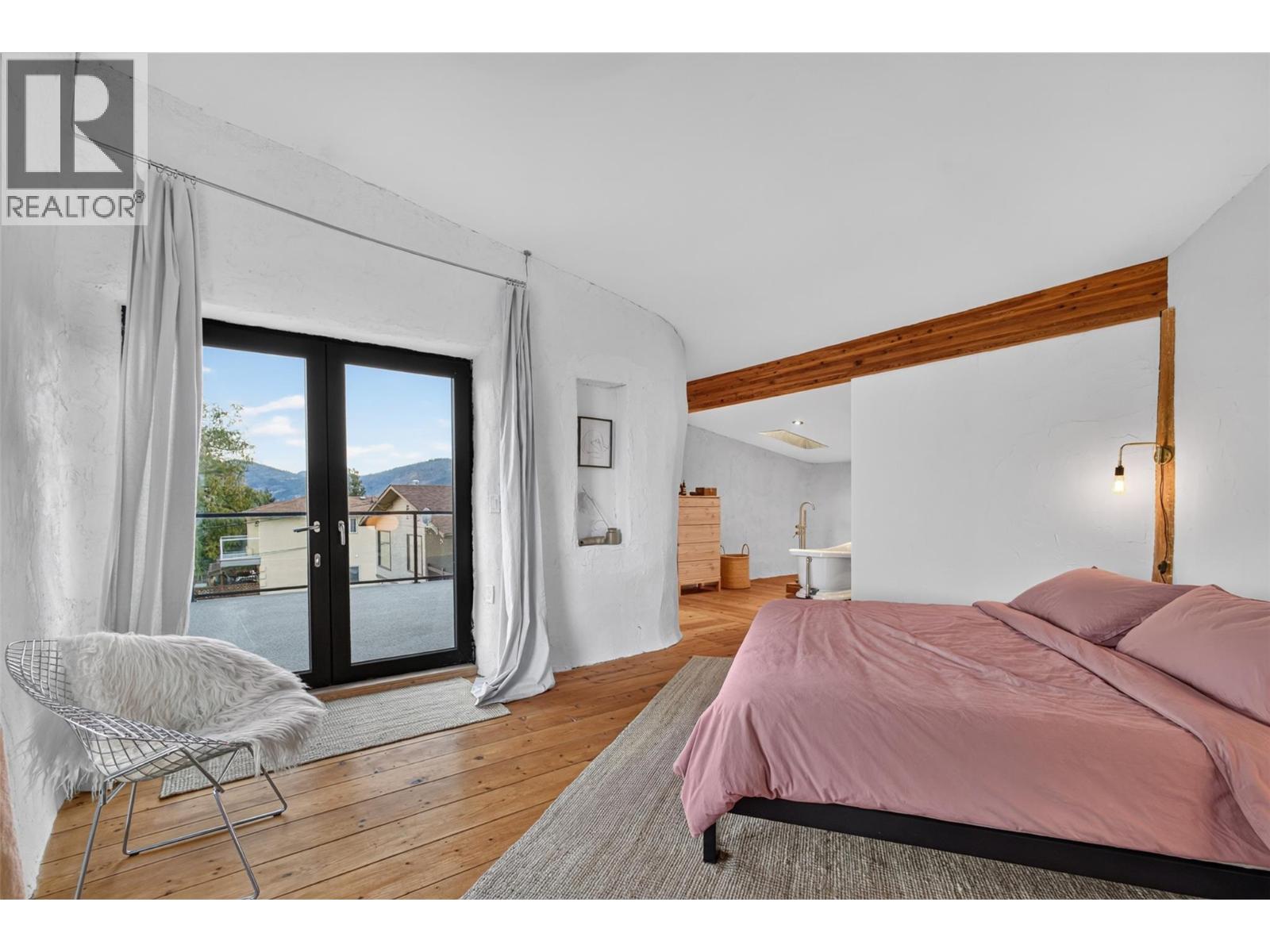 6226 Sanderson Avenue