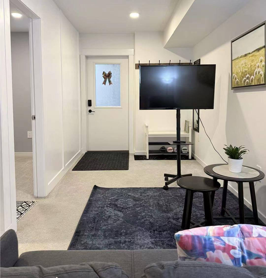 Downstair 19670 75A AVE
