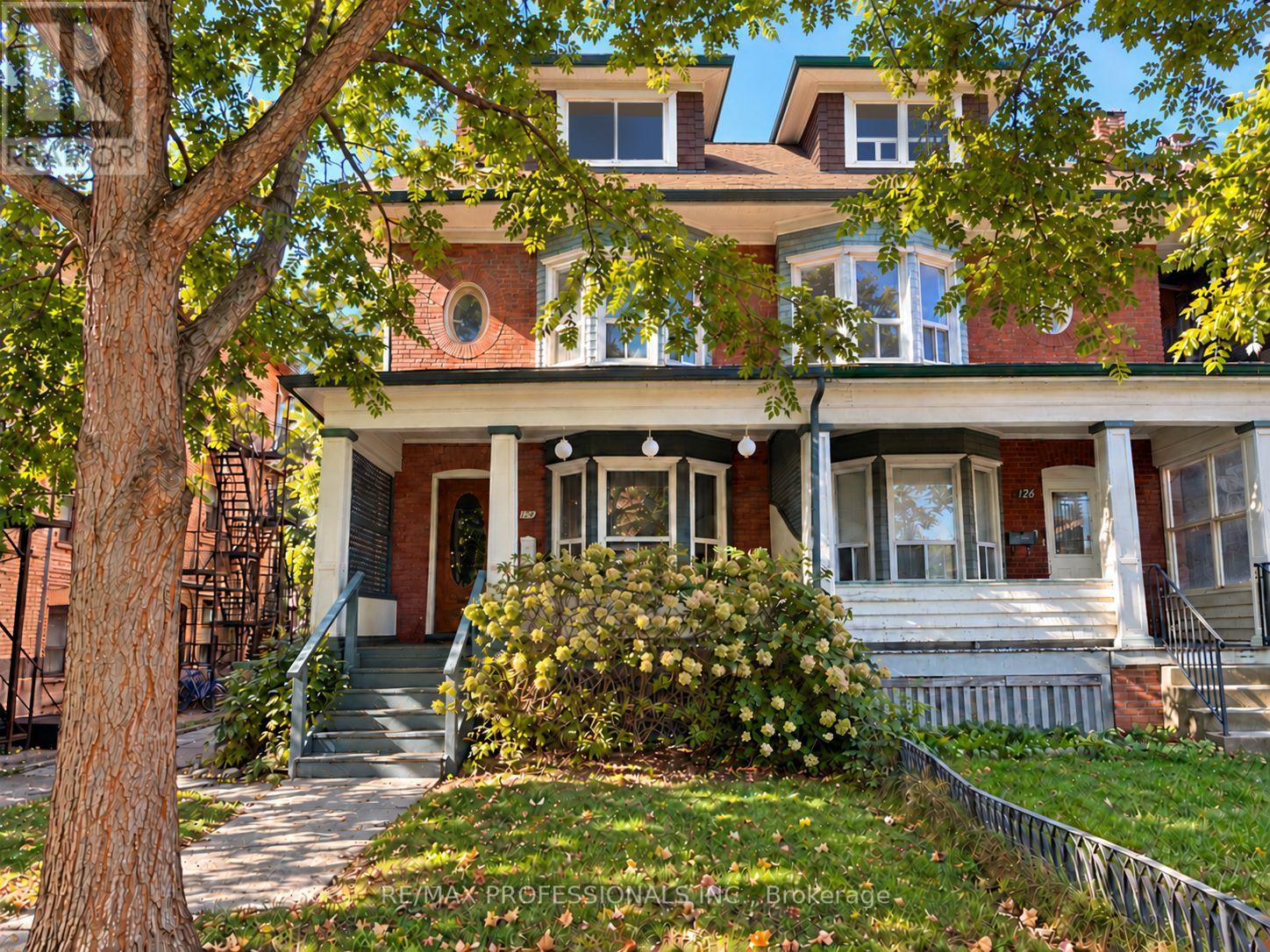 124 CLOSE AVENUE, Toronto, Ontario