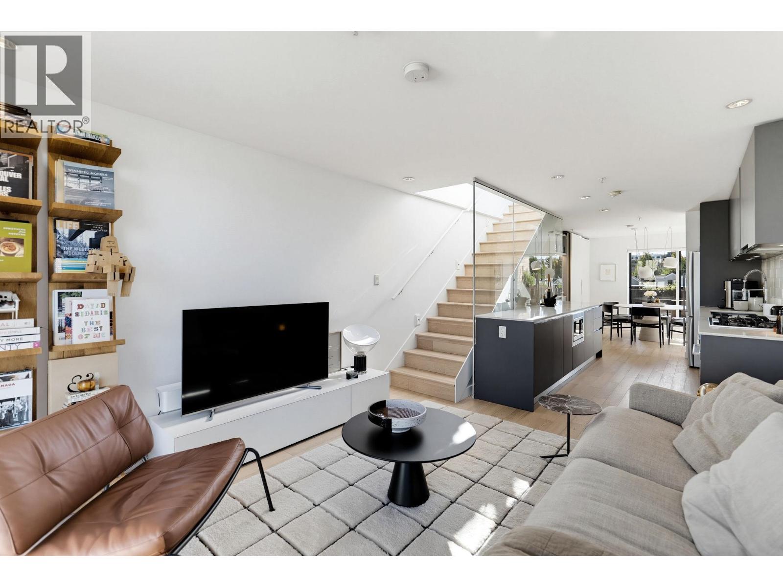 309 1647 E PENDER STREET, Vancouver, British Columbia
