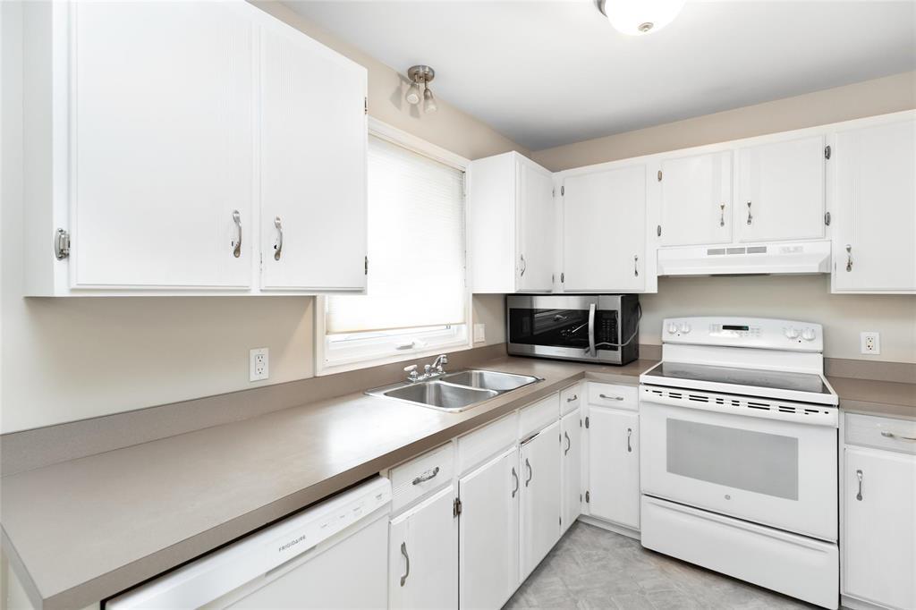 478 Rosewood Drive, Steinbach, Manitoba  R5G 0H4 - Photo 3 - 202625166