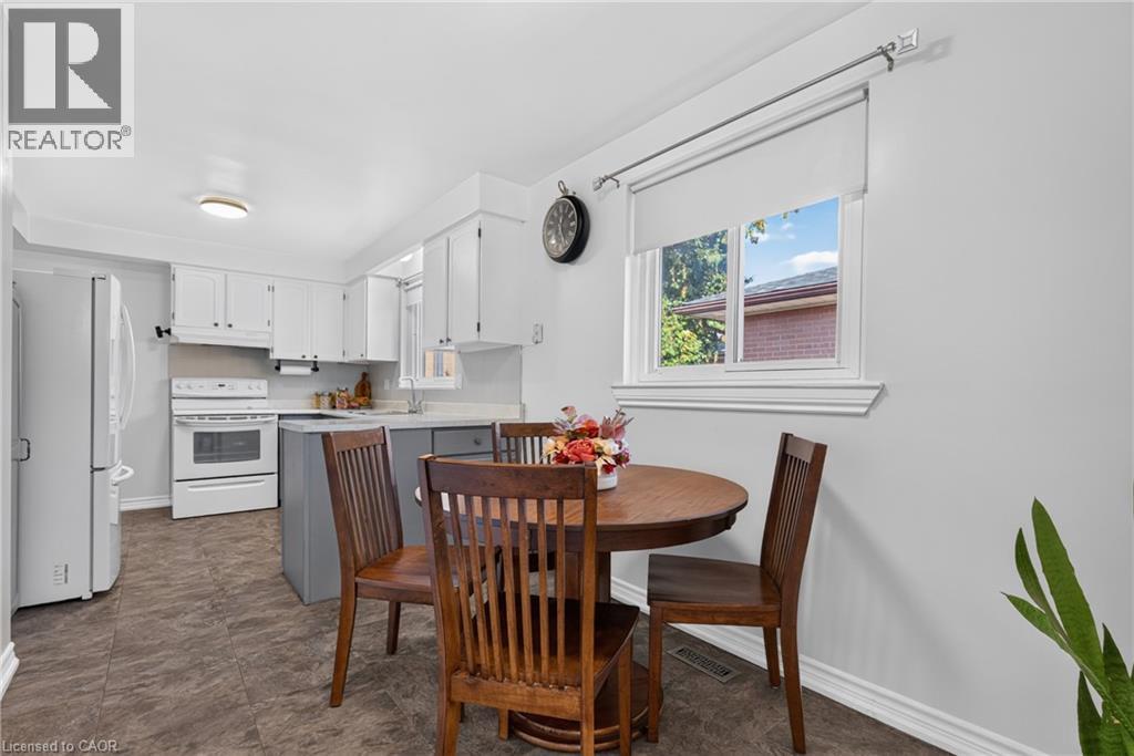 1083 MELTON Drive Mississauga Ontario Canada L4Y1L3 4
