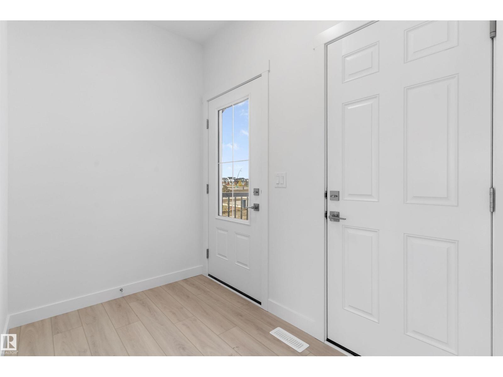 19005 24 Av Nw, Edmonton, Alberta  T6M 3L3 - Photo 4 - E4493088