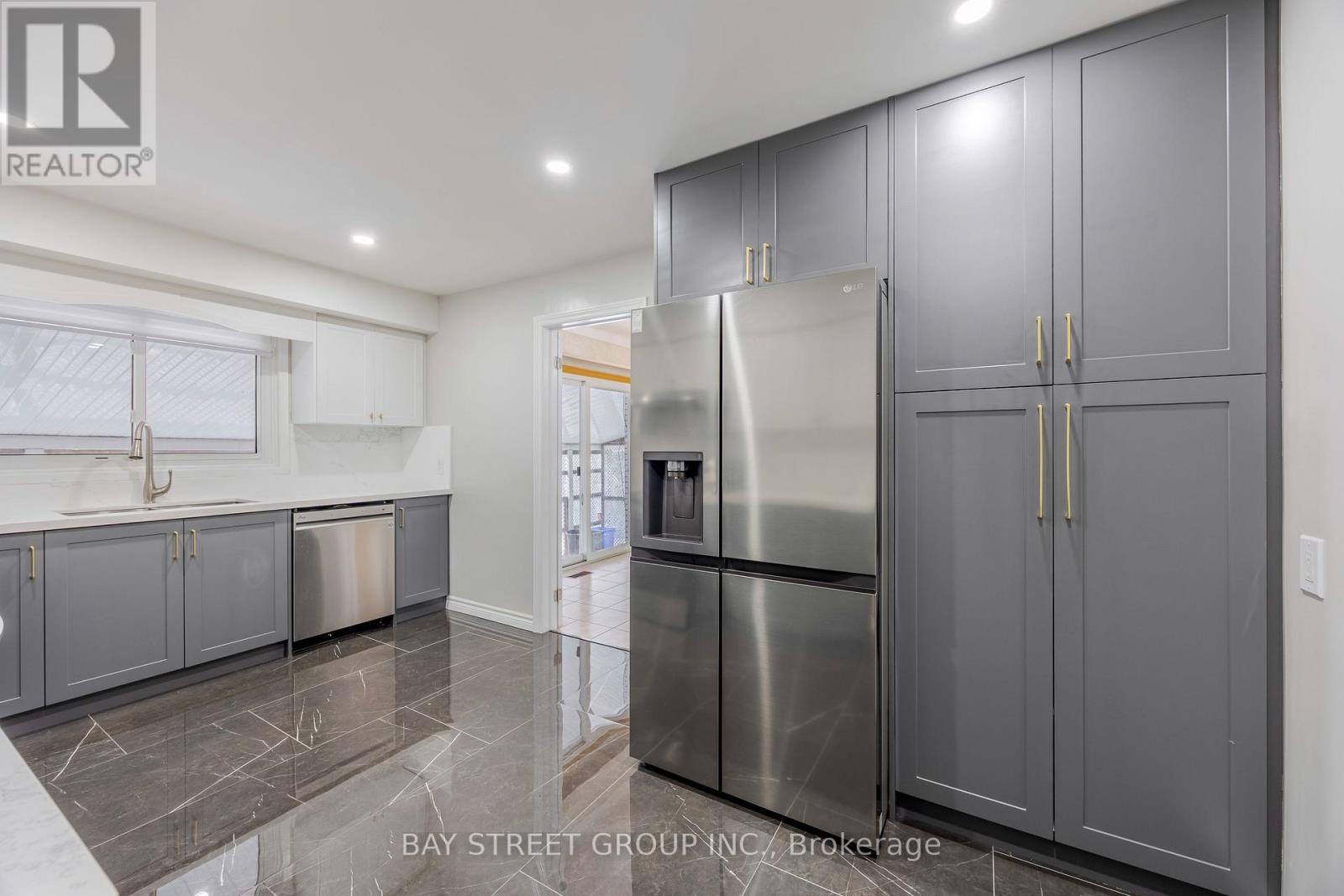 Upper - 29 West Street N, Thorold, Ontario  L2V 2S1 - Photo 8 - X14029944