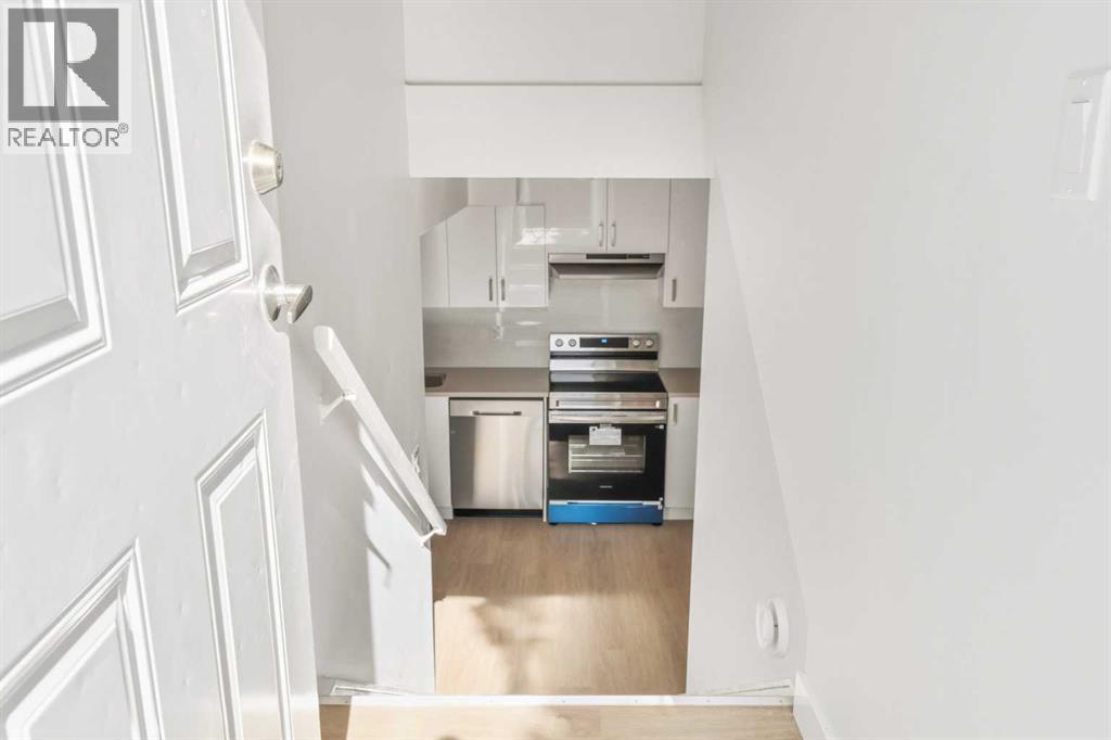 30 / 32 Dalton Bay NW